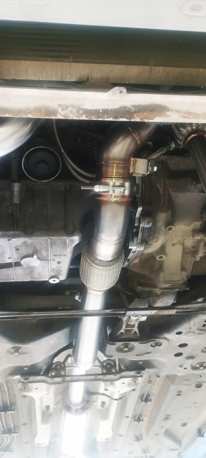 Opel Corsa OPC 503 hp — Downpipe και συνδέσεις της εξάτμισης.